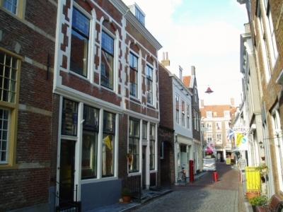 Middelburg, Herenstraat 8 Woningtype rijksmonument Bouwjaar Inhoud: Woonoppervlak Perceeloppervlak 1630 ± 500 m³ ± 150 m² ± 70 m²