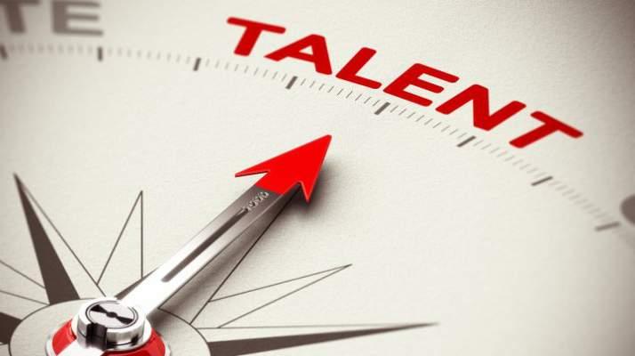 TIP #3 Focus op sterke punten van mensen Doe elke dag iets waardoor je je talenten benut Ga op zoek naar de talenten van