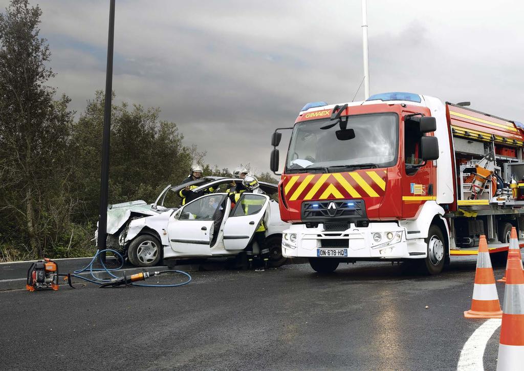 OMDAT U OP UW TRUCK MOET KUNNEN VERTROUWEN ALS ELKE SECONDE TELT Renault Trucks biedt voertuigen die aan alle hulpverleningseisen voor wegongevallen beantwoorden: signalering en veiligstellen van de