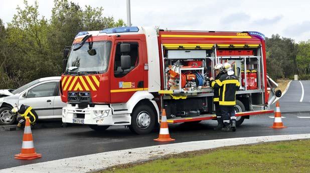 14 15 KRACHTIGE EN SOEPELE MOTOREN De motoruitvoeringen van de reddings- en brandweervoertuigen van Renault Trucks beschikken