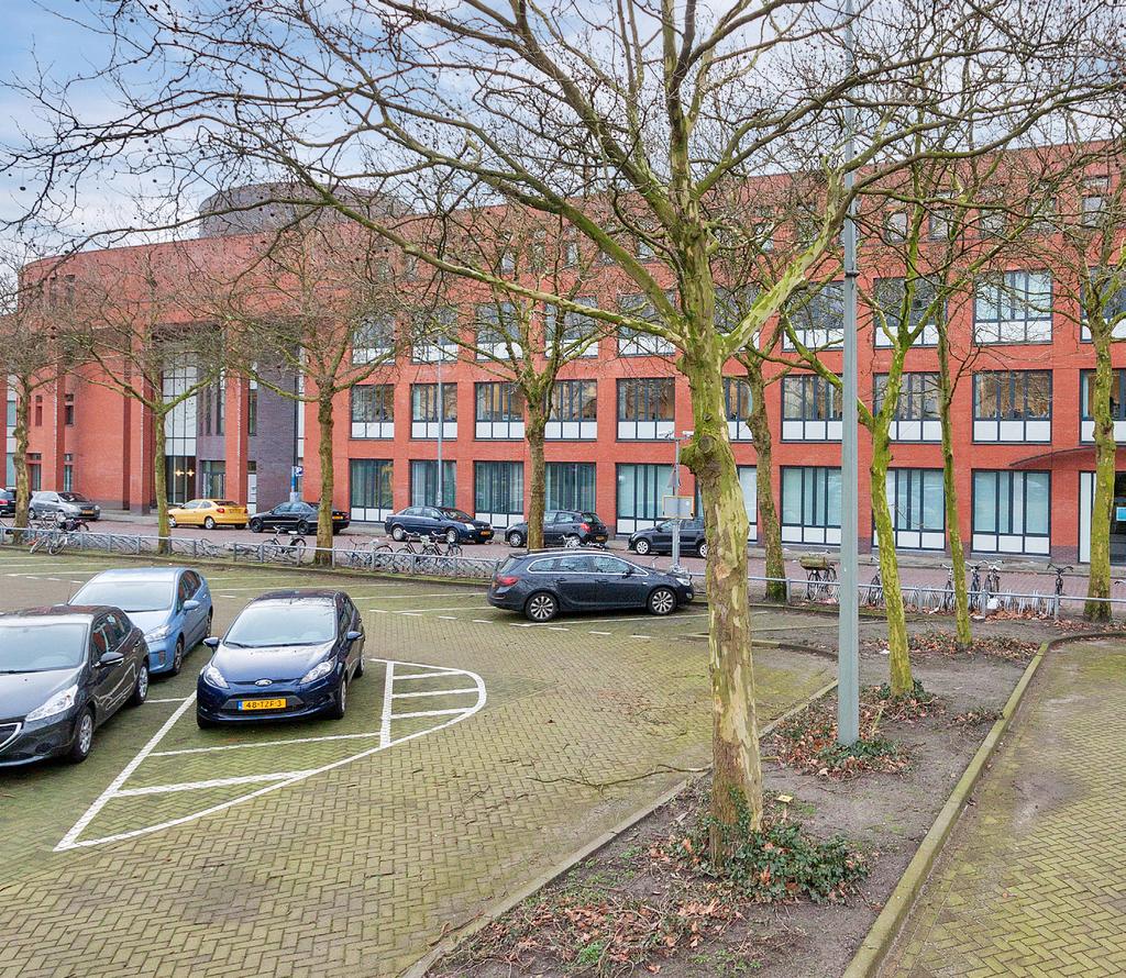 Kantoorruimte Kantoorruimte circa 210 m², deelverhuur mogelijk vanaf