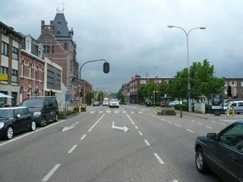 Een nieuwe poort Ter hoogte van de Bijlweg en de Fr. Van Schevensteenstraat wordt een nieuwe lus voor de tram gecreëerd.