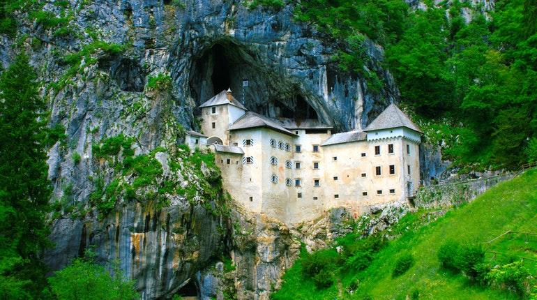 Tussen Cerkno en Idrija ligt ook de grootste archeologische site uit het Krijttijdperk, daar werd ook de oudste fluit ter wereld teruggevonden. Onderweg is een tussenstop op deze site zeker de moeite.