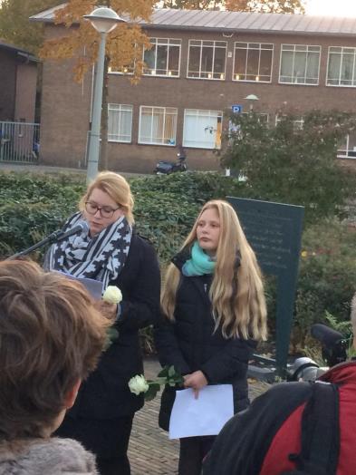 Het uitgaan van de school Het uitgaan van de school is altijd erg druk. Wij willen u vragen buiten, aan de randen van het schoolplein te wachten op uw zoon/dochter. Alvast bedankt!