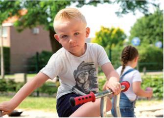 Dit helpt ze een actieve leefstijl aan te leren en ook op latere leeftijd te blijven sporten en bewegen.