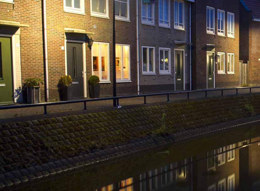 VEILIGHEIDSBESLAG EEN COMPLEET ASSORTIMENT VOOR EEN VEILIGE WONING Het SKG gekeurde veiligheidsbeslag van Intersteel wordt gemaakt met de meest hoogwaardige materialen en kenmerkt zich door een hoge