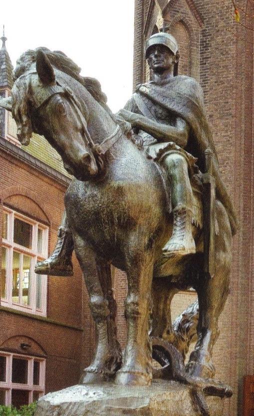Sint Maarten is als standbeeld te zien op het voorplein van de Martinuskerk (bij de Oude Gracht): een Romeins soldaat te paard.