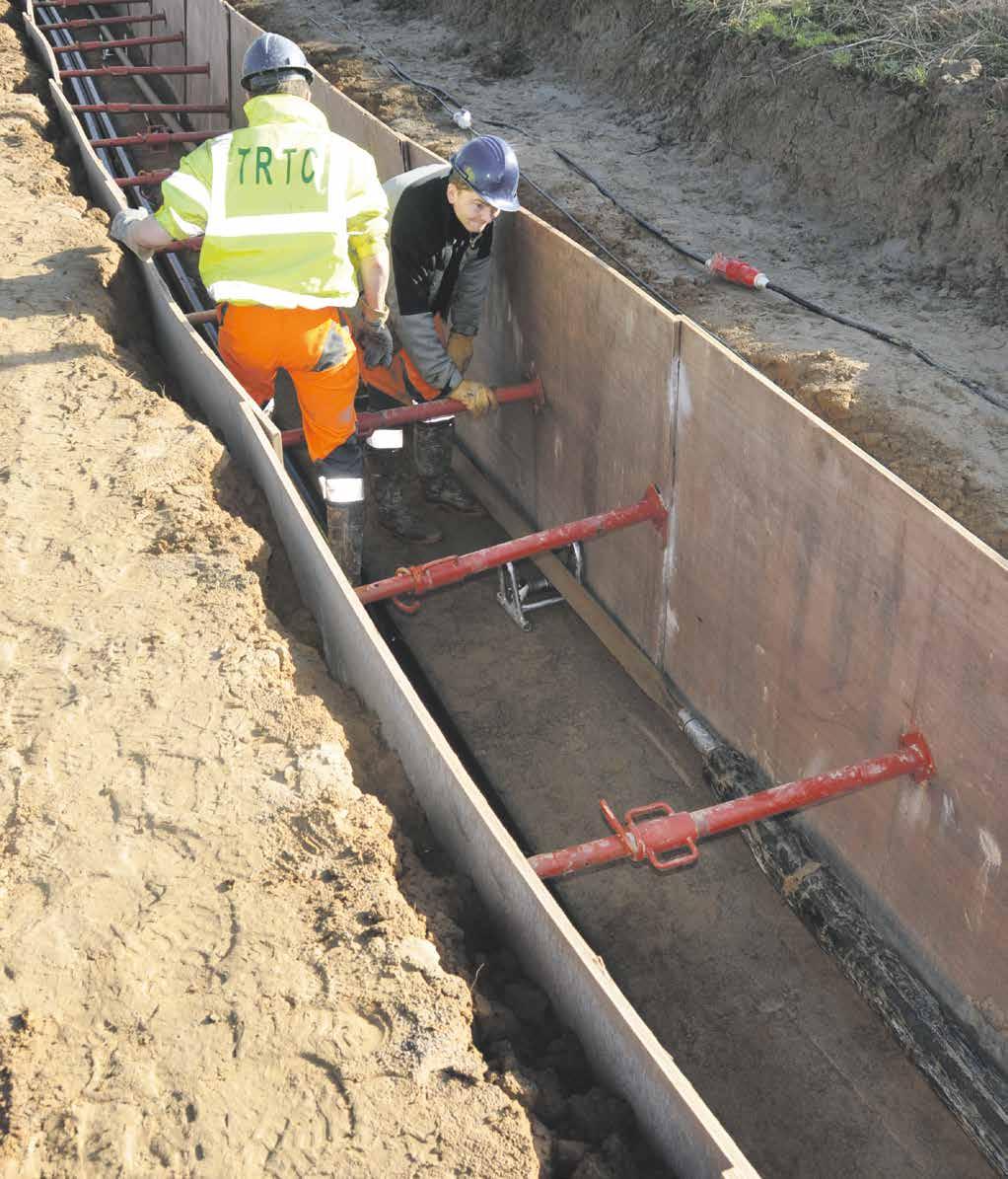 Elia neemt maatregelen om de hinder tĳdens de werken te beperken Een transitiemast zorgt voor de overgang van een bovengrondse lĳn naar een ondergrondse kabel.