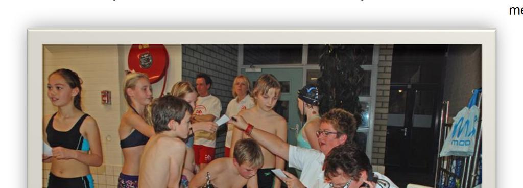Schoolzwem en Polotoernooi 2014 Afgelopen jaar hebben een team vanuit de zwem- en polocommissie het schoolzwemkampioenschap en het waterpolotoernooi georganiseerd en als moeder van een swimkicker heb