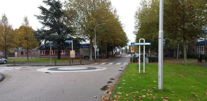 Figuur 3.9: Ontsluiting 8 Meester Kesperstraat De ontsluiting van het parkeerterrein via route 1 loopt via het huidige voetpad ten westen van de nieuwe moskee. De breedte van het pad is ca. 2.