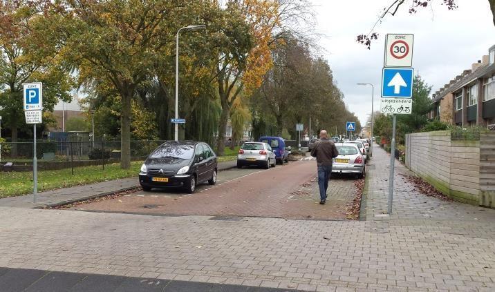 Dit is ter hoogte van de voetgangersoversteekplaats (VOP). De VOP had een functie voor het oversteken van de basisschoolleerlingen en is dus nu niet meer noodzakelijk. Figuur 3.