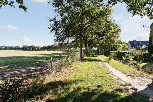 Algemeen: Vloer-, spouw en dakisolatie en gehele woning voorzien van kunststofkozijnen met dubbel glas. Trespa boeiboorden.