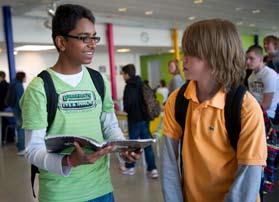 In de onderbouw: de vakken Spaans en klassieke vorming acties voor goede doelen buitenschoolse activiteiten op vrijdagmiddag sport, dans, drama en muziek apart brugklasgebouw In de bovenbouw: