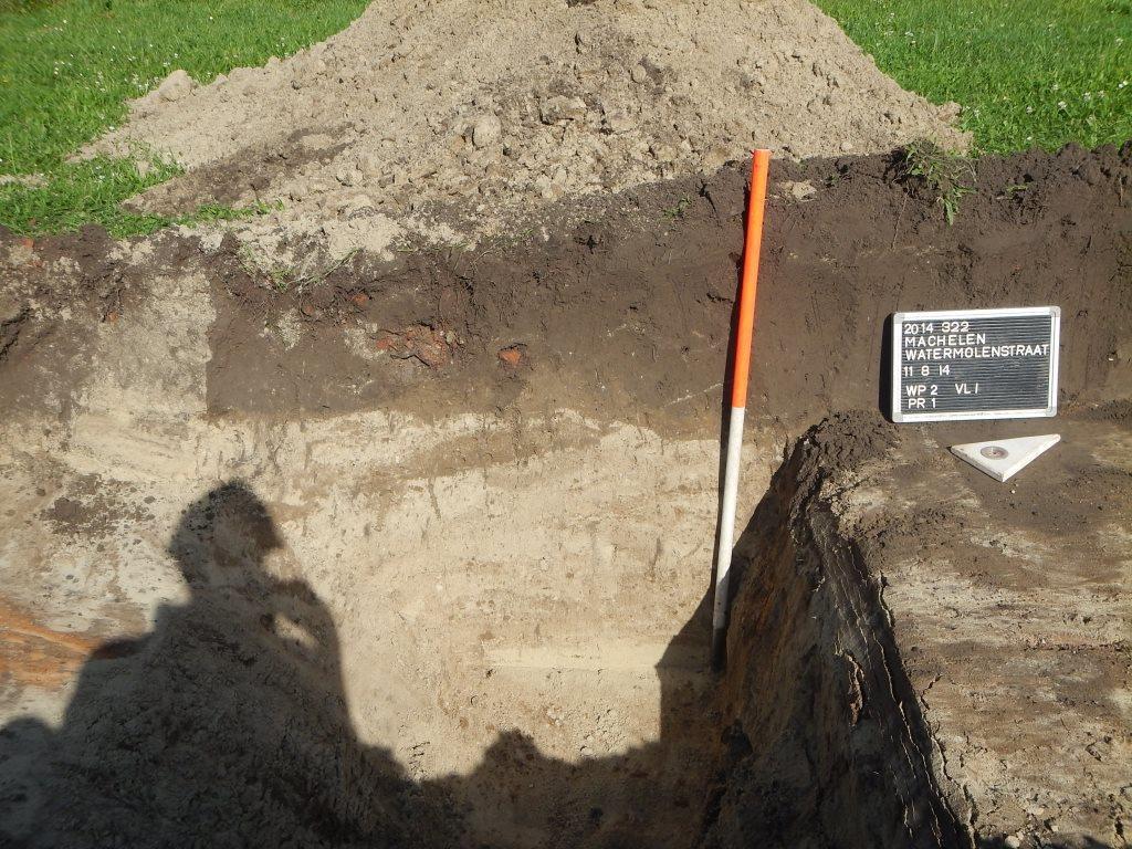 Helaas bleek tijdens het terreinonderzoek dat nog maar weinig van de oorspronkelijke bodemopbouw bewaard gebleven is, ten gevolge van enkel grootschalige verstoringen, zoals het gedeeltelijk afgraven
