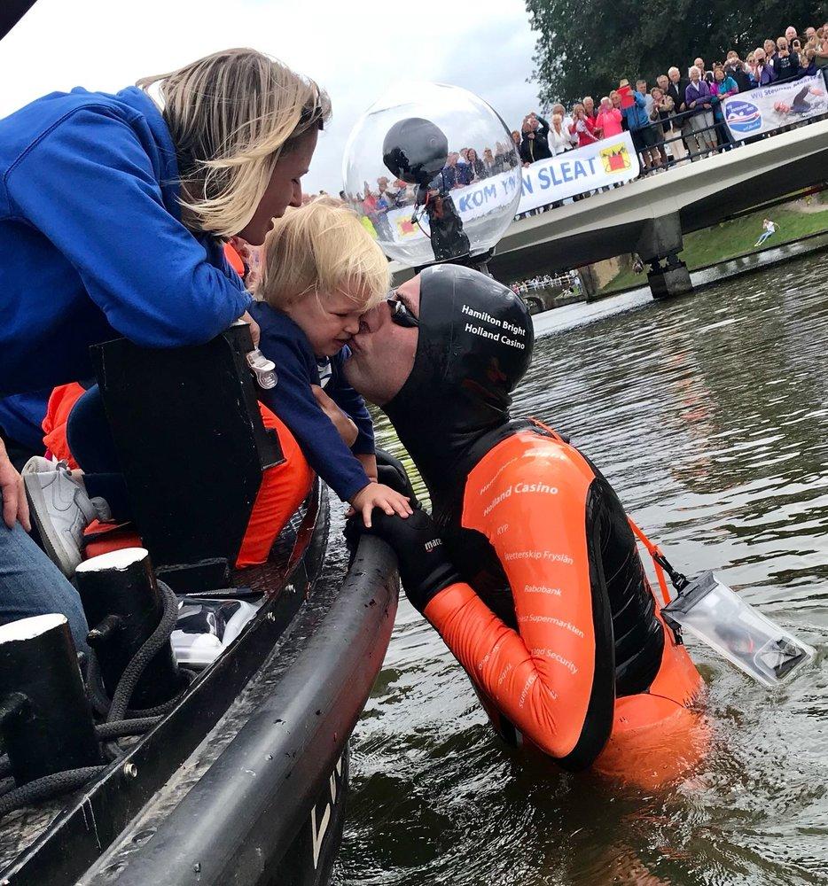 Langsvarende boten ondersteunden Maarten om hem