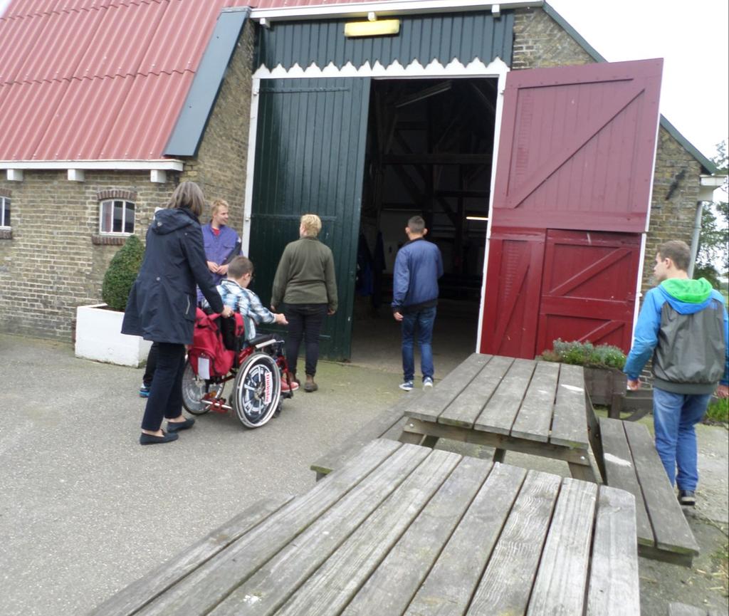 * Danny werkt elke dinsdag en vrijdag op zorgboerderij It Fallaet in Drachtstercompagnie.