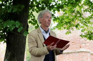 FRANS BUISSINK neemt ons mee in de schoonheid van de natuur en de troost die dat biedt. Frans heeft twee passies: schilderen en de natuur.