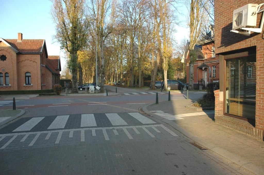 1. Kruispunt Diesterbaan Ring: rechts afslaan naar een voorrangsweg 1. Minder je snelheid en kijk voor je uit. 2. Blijf rechts rijden. 3.