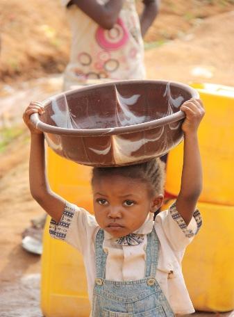 Nieuwsbrief 'Schoon Water voor Bertoua Kameroen' Mei 2014 L eau c est la