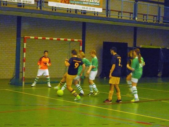 Zoals iedereen misschien wel weet is ons team dit samengesteld uit jongere spelers als voorgaande jaren. Ondanks ons jeugdige team laten we door spelplezier en techniek vaak goed voetbal zien.