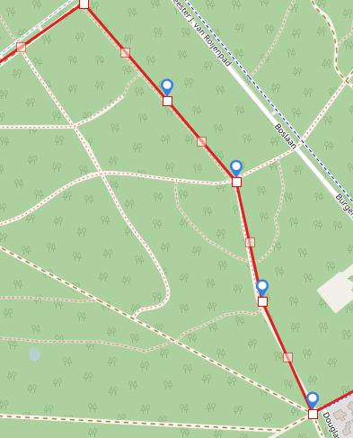 Zie trajectkaart: 2 e pad RA witte paaltjes volgen. Kruising RD witte paaltjes blijven volgen. Aan de rand van Exloo kruising (vijfsprong) LA.