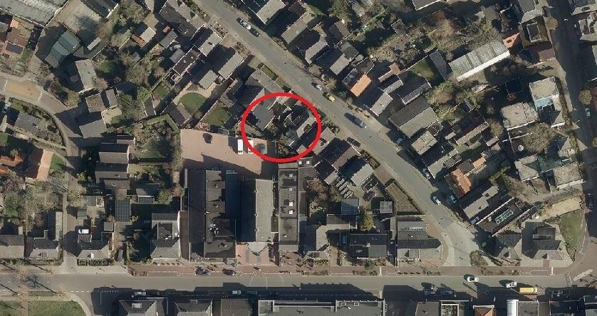 Hoofdstuk 2 2.1 Beschrijving van het plangebied en het plan Het plangebied en omgeving Het plangebied ligt aan de Bergstraat in Neede. De luchtfoto in afbeelding 2.