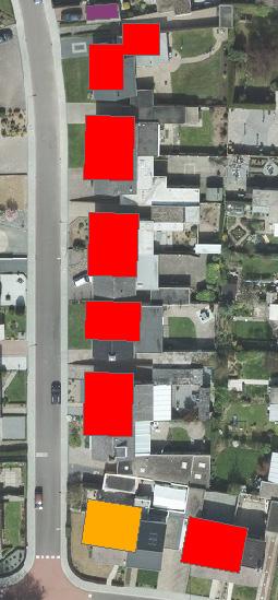 Figuur 3.4 Het oranje gebouw is bestempeld als een gebouw met een fout in de positionele nauwkeurigheid. De rode gebouwen zijn commissies.