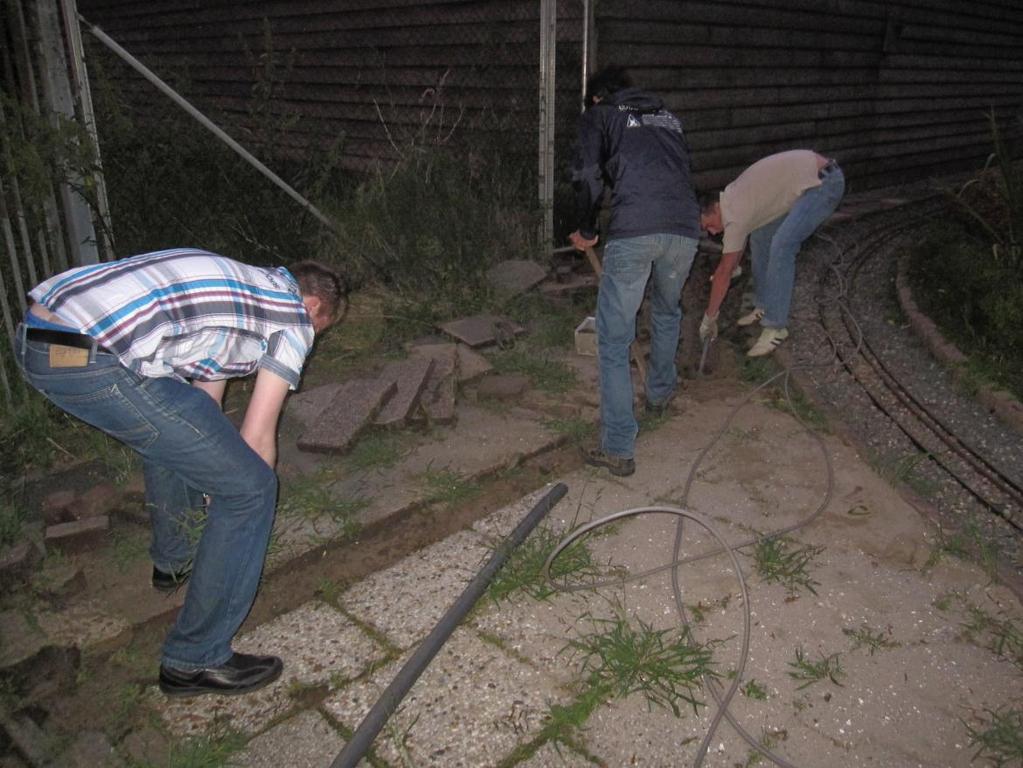 Er wordt een kabelgoot gegraven