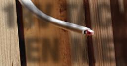 trekt de kabel strak aan zonder deze dicht te knijpen Door de compacte lengte van 200mm kan de gebruiker tussen dwarsbalken