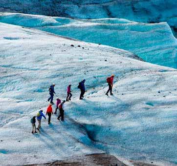 EXCURSIES IN ZUID-IJSLAND GLETSJERWANDELING SÓLHEIMAJÖKULL GLACIER WALK IMG12 De grootsheid van de IJslandse gletsjers kan je alleen maar bevatten door je zelf op het ijs te begeven.