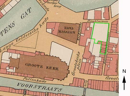 Daar tegenover is het markante pand van de Dordtse Steenhouwerij aan de Houttuinen 25 ook goed herkenbaar (RAD