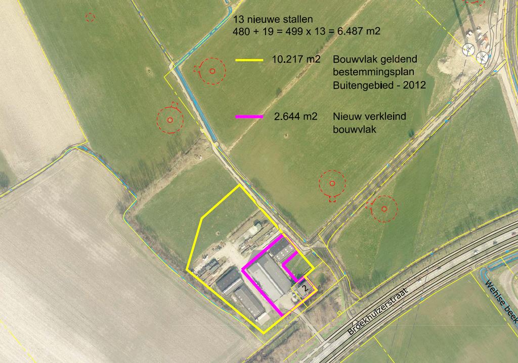 Luchtfoto gebied met agrarisch bouwvlak (gele lijn) zoals opgenomen in het geldende bestemmingsplan Buitengebied - 2012.