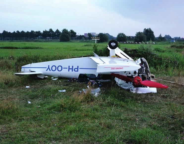 Verongelukt tijdens noodlanding, BX-2 CHERRY, PH-OOY, Emden (Duitsland), 2 augustus 2013 De piloot van het eenmotorige propellervliegtuig maakte als enige inzittende een vlucht van Koblenz-Winningen
