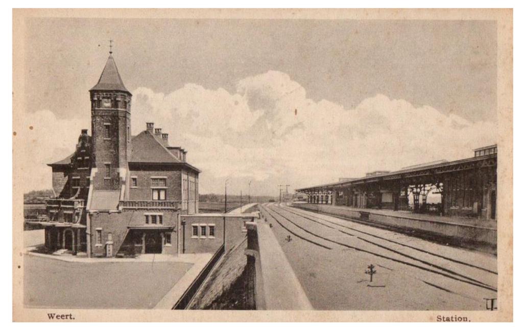 Prentbriefkaart uit 1918 van het station, de spoorlijnen en het overkapte perron.