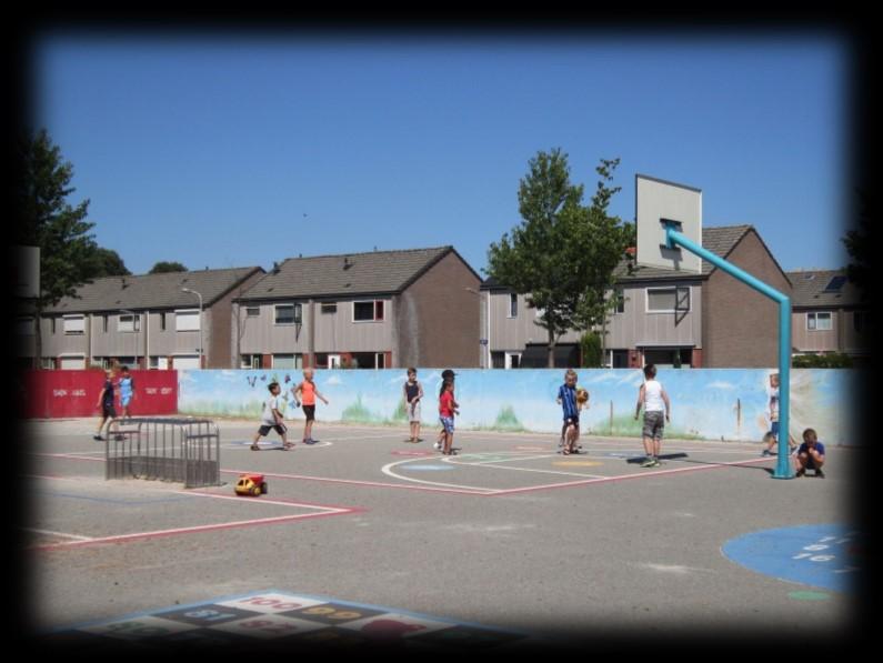 We vinden het belangrijk dat uw kind in een rookvrije omgeving opgroeit. Het schoolplein en de patio zijn rookvrije ruimtes. SCHOOLBEL EN NAAR BINNEN De schoolbel gaat om 8.25 uur. We willen om 8.