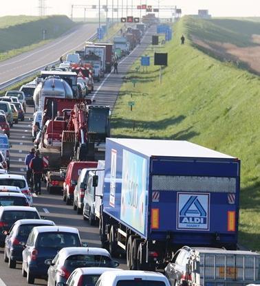 Betrouwbare wegverbindingen Incident- en verkeersmanagement bij calamiteiten en topdrukte