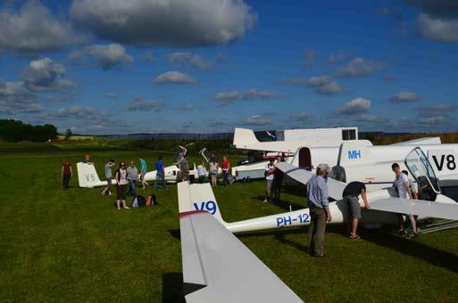 Monteren: Iedereen helpt mee Enkele tips: Vliegkaarten voor overlandvliegers: Er zijn voldoende ICAO vliegkaarten van de nabije omgeving beschikbaar voor alle clubvliegtuigen.