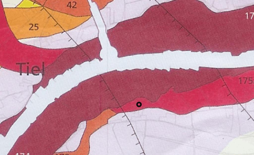 Uit de paleogeografische kaart van Berendsen en Stouthamer (2001) blijkt dat het plangebied pal ten zuiden van de huidige stroomgordel van de Waal ligt (de donkerrode legenda-eenheid in Figuur 4), op