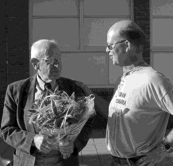 VAN DE VOORZITTER We hebben weer een ere-lid en wel Piet van den Berg. Piet is inmiddels 50 jaar lid van DCIJ en bijna 65 jaar lid van de bond.