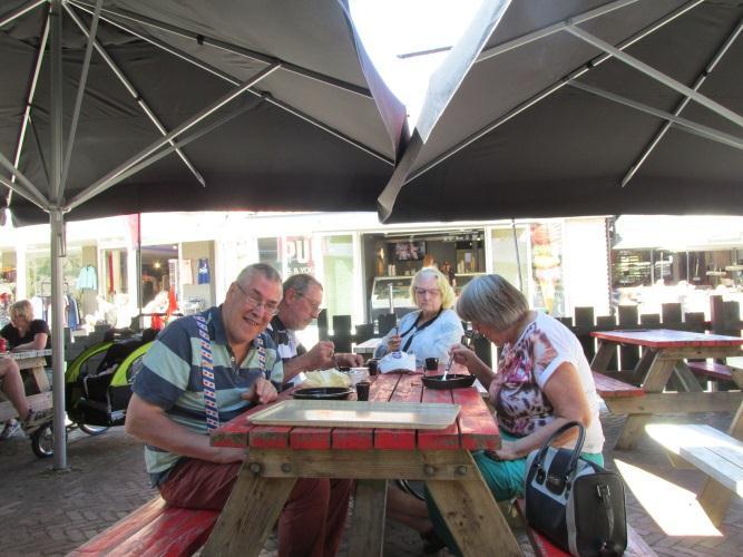 We dronken koffie en daarna een drankje naar keuze.