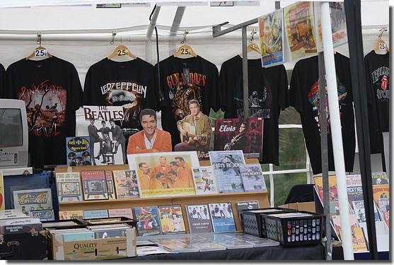 En ook de muziek uit die tijd is nog volop te koop. Een heel bijzonder evenement op Terschelling waar veel mensen ieder jaar aan meedoen.