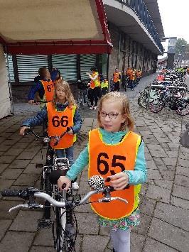 Twee weken later hebben de kinderen een gastles gekregen van een vakdocent van de Nieuwe Nobelaer waarin het thema op een beeldende manier werd aangeboden.