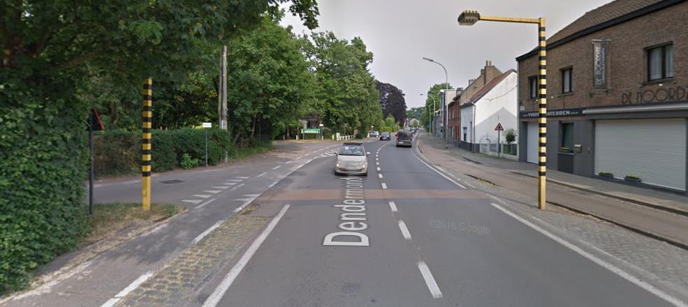 2. Oversteekplaats Eenbeekstraat N445 De aansluiting via Eenbeekstraat op de N445 richting Destelbergen is te verkiezen boven de aansluiting via de Kerkkouterrede, Burgemeester J.