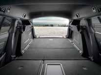 PANORAMISCH DAK De passagiers achterin beschikken over 4 cm meer hoofdruimte en genieten van maximale lichtinval dankzij het panoramische open dak. Afgebeeld model: New Peugeot 508 SW GT, 2.