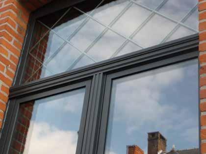 DECORATIEF PROFIEL ACCESSOIRES Het gebruik van decoratieve profielen maakt dat een functioneel aluminium raam omgetoverd wordt tot een raam met een klassieke uitstraling.