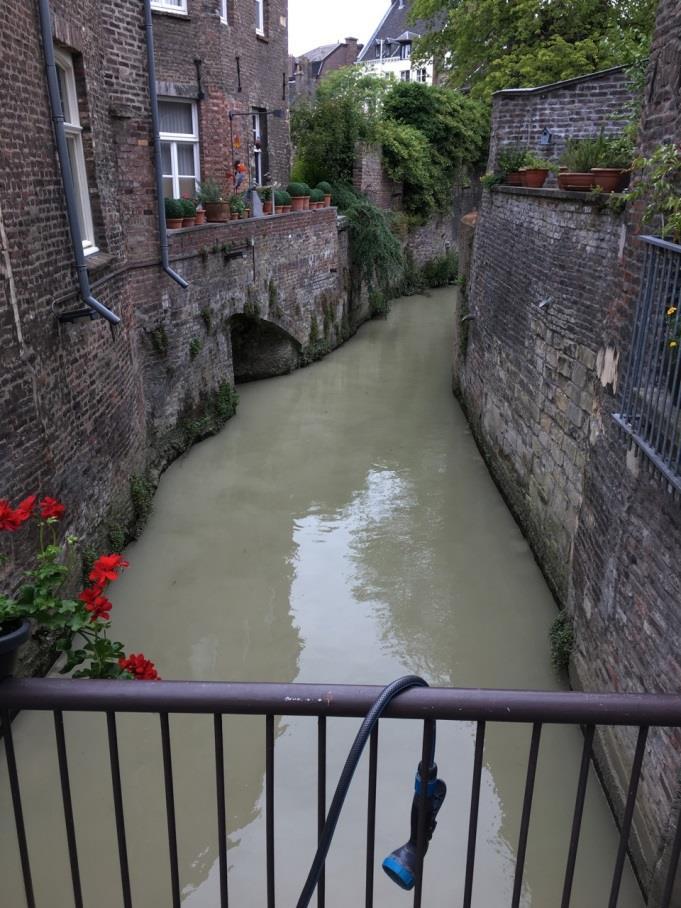 Er wordt in deze fase van het bouwproces géén water vanaf de bouwplaats geloosd. Vanuit de overstortfunctie is het met cement vervuilde bufferwater in de Jeker terecht gekomen.