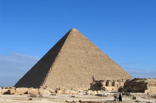 De hoogte van het bouwwerk is 146 meter. Daarmee was deze piramide ongeveer 4000 jaar lang het hoogste bouwwerk ter wereld.