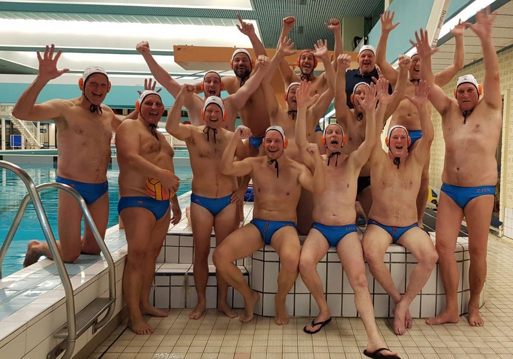 9 verslag waterpolo al jaren sprake van een gezellig team: 14 man veel leden al langer dan 25 jaar lid ondanks de gemiddelde leeftijd van boven de 50 laten ze veel jongere teams in de