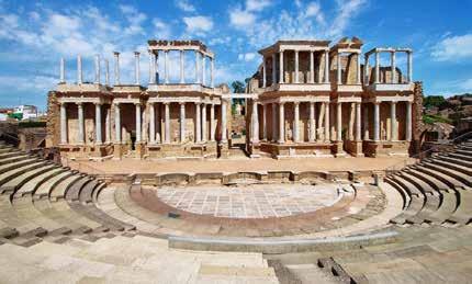 Steden van de UNESCO Werelderfgoed Linkerpagina: Romeins Theater in Mérida. Rechterpagina: Het plein Plaza Mayor in Salamanca.