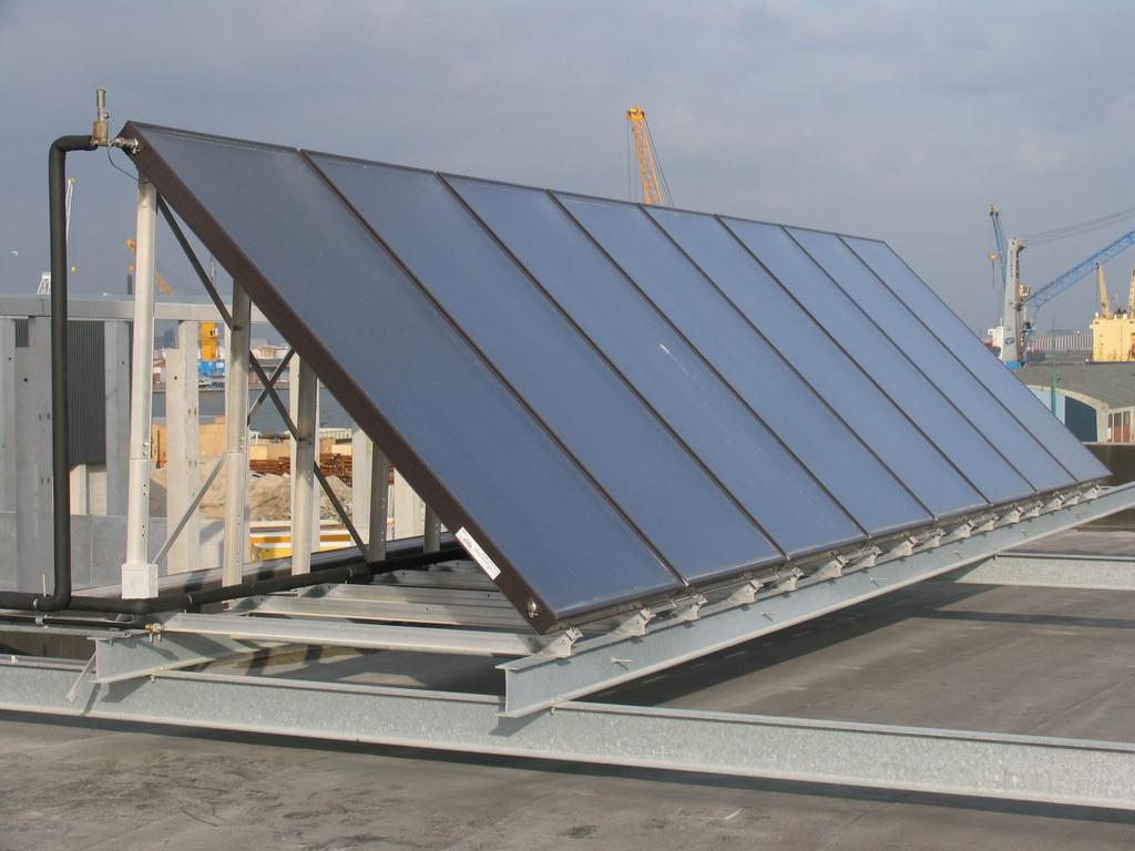 Combi-zonthermisch industrieel Vlakke plaatcollectoren 20 m² Geplaatst op zwevende structuur boven